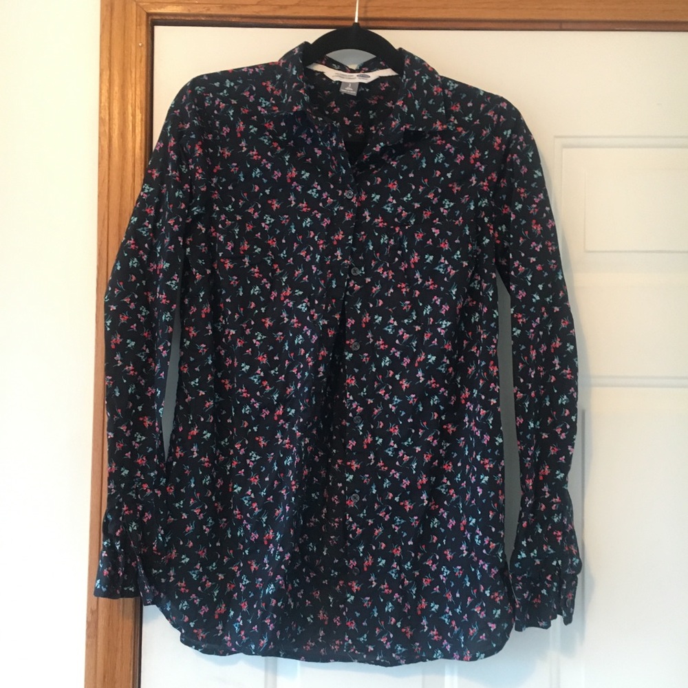 Size Small Tall floral button down shirt Size S